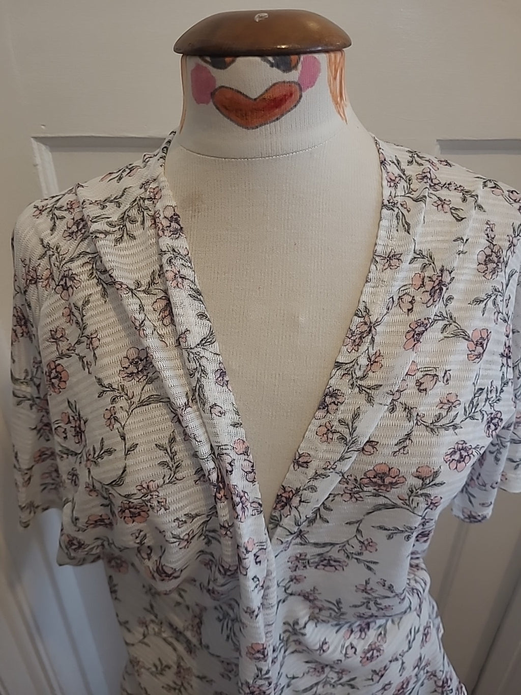 Ladies Dorothy Perkins Size Small Cream Floral Cardigan