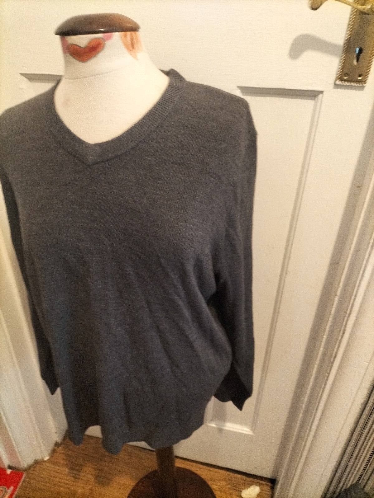 Mens Easy Size Large Grey Ribbed V Neck Pullover Jumper Lightweight