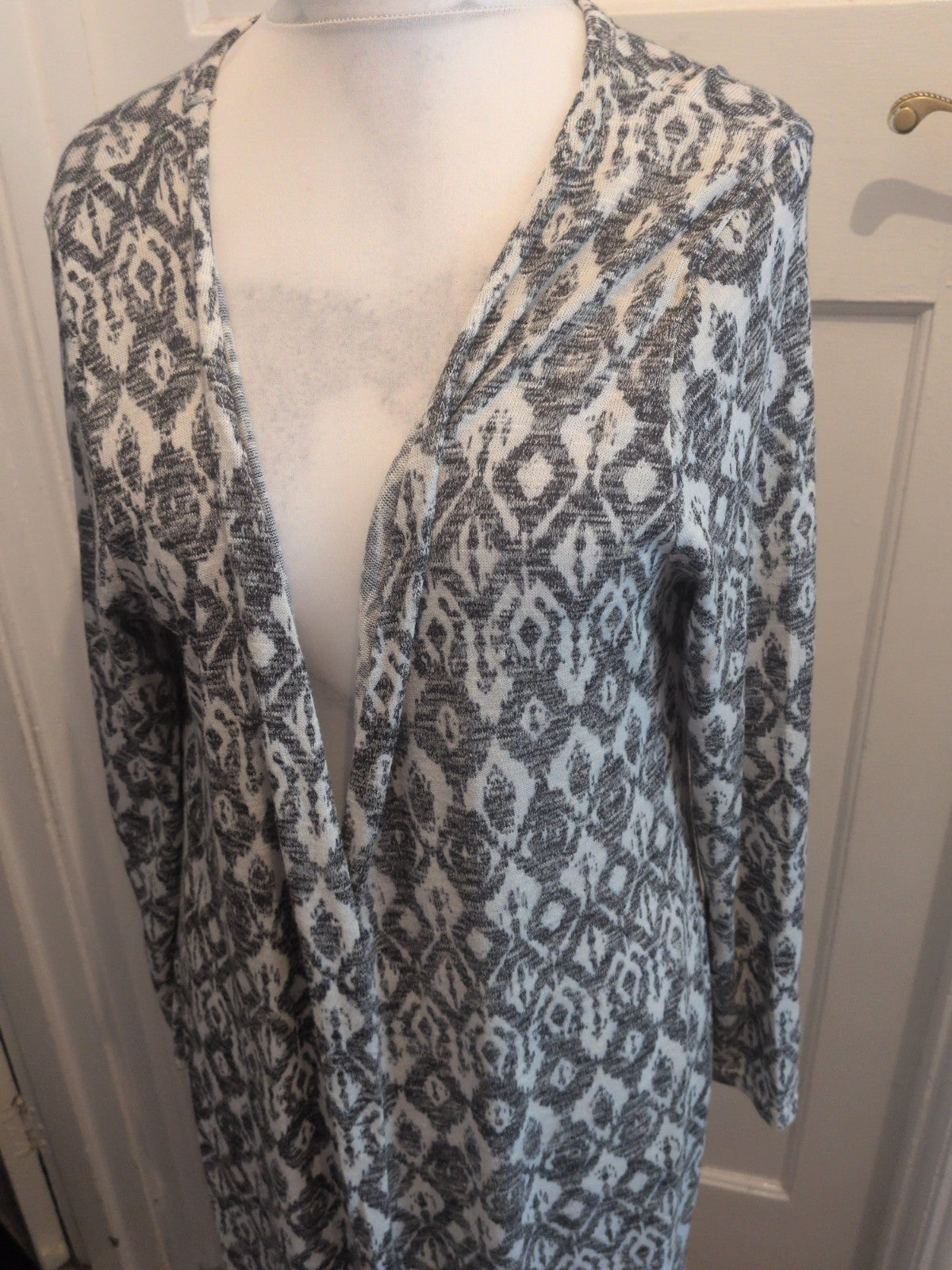 Primark 20 Charcoal Grey And White Long Sleeve Long Length Cardigan