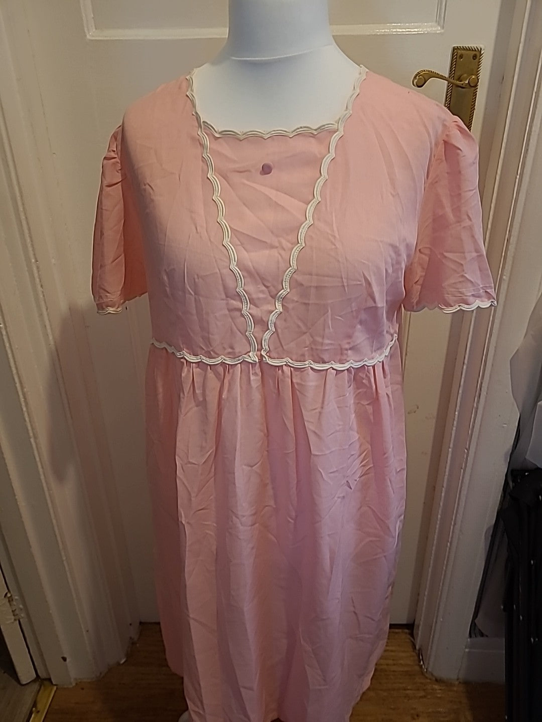 Ladies Size M/L Pink Short Sleeved Nighty