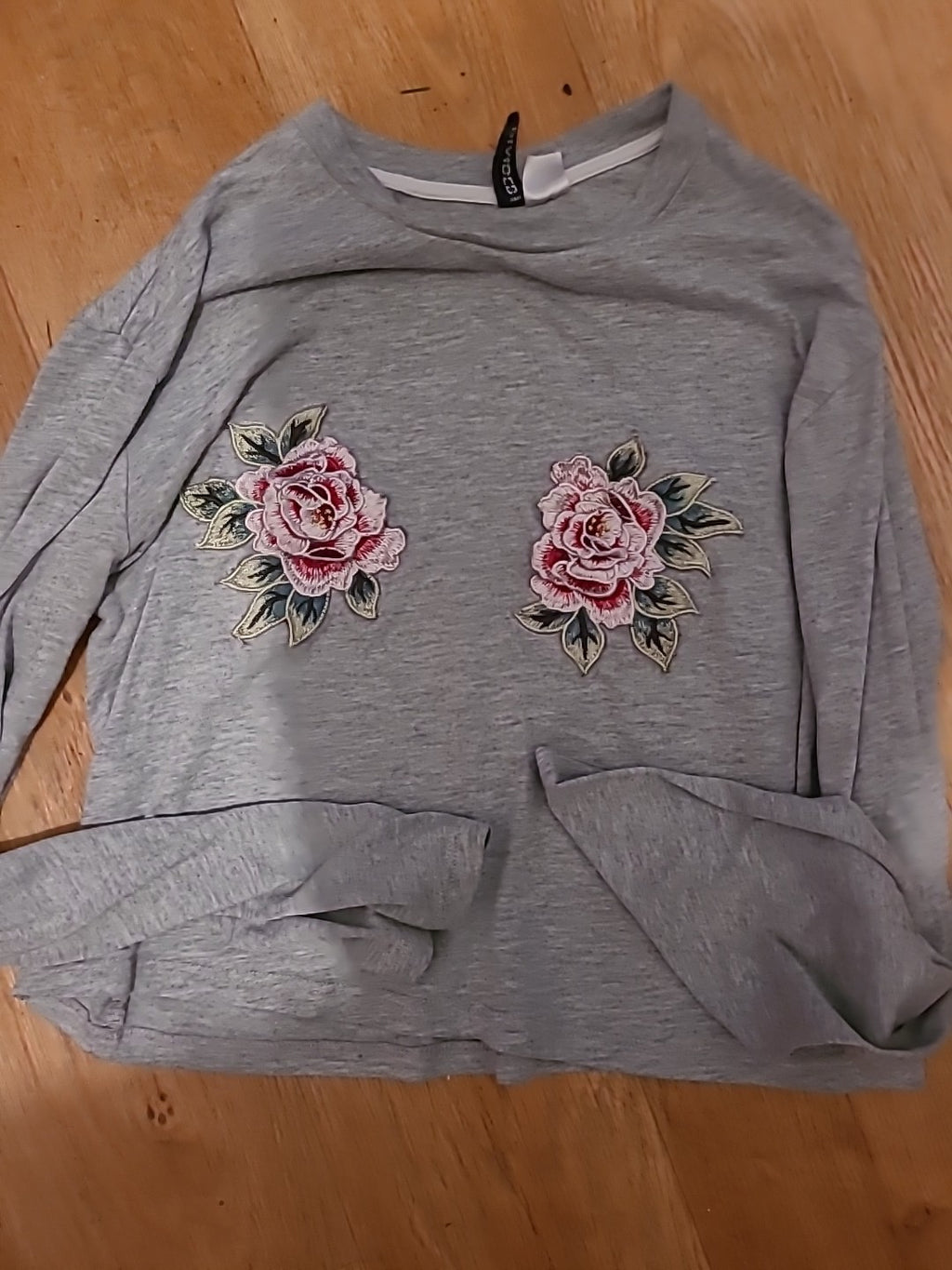 Ladies Divided Size XS Grey Floral Long Sleeved Tshirt
