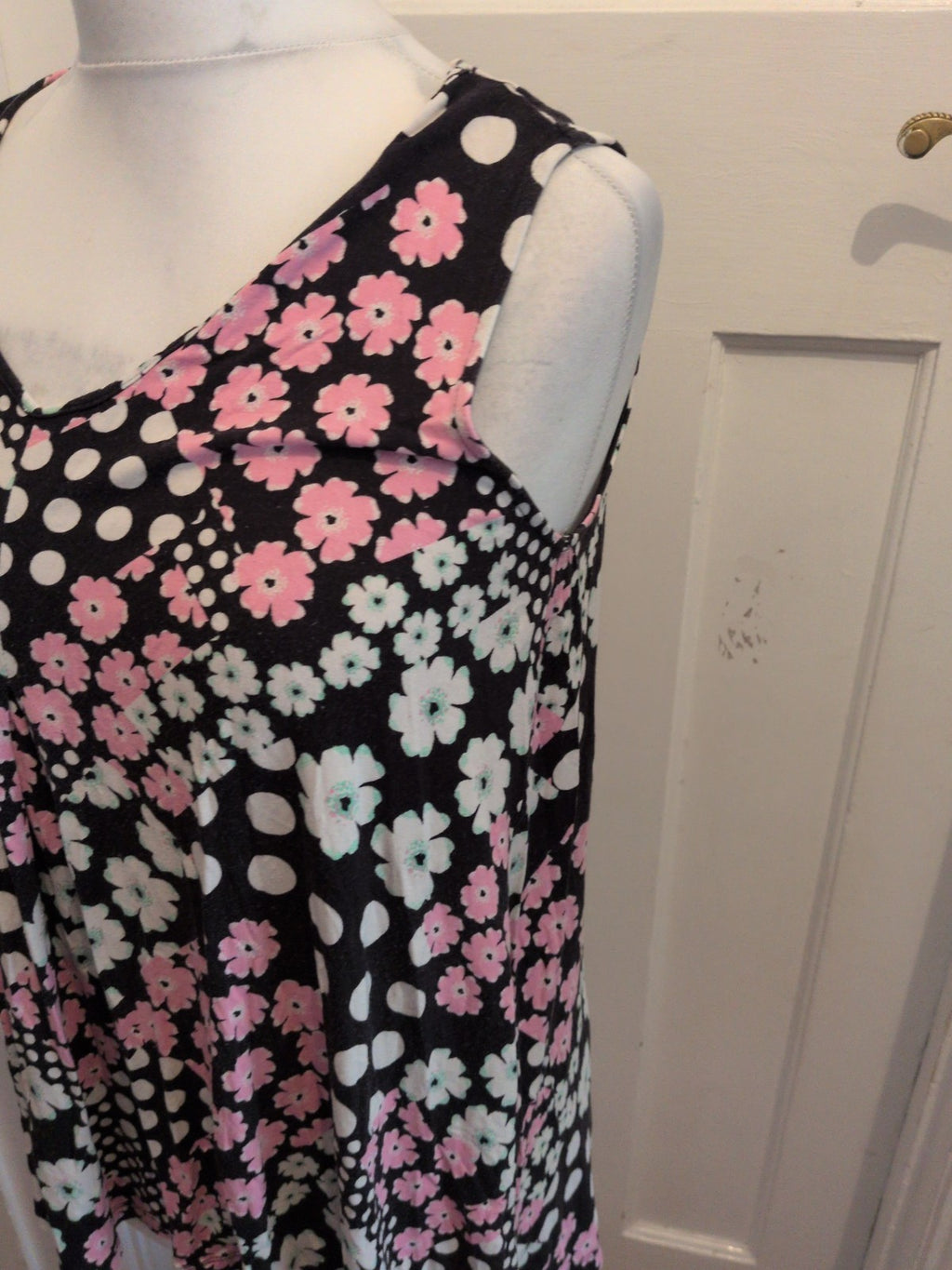 Tu 14 Black Pink And White Sleeveless Blouse Longline