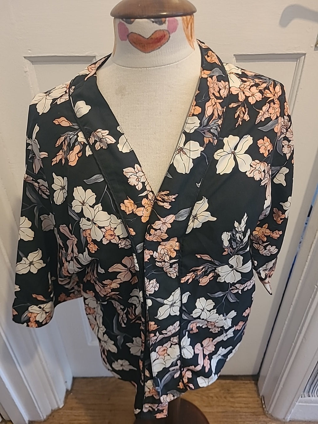 Ladies Lipsy London Size 10 Black Floral Short Sleeve Cardigan
