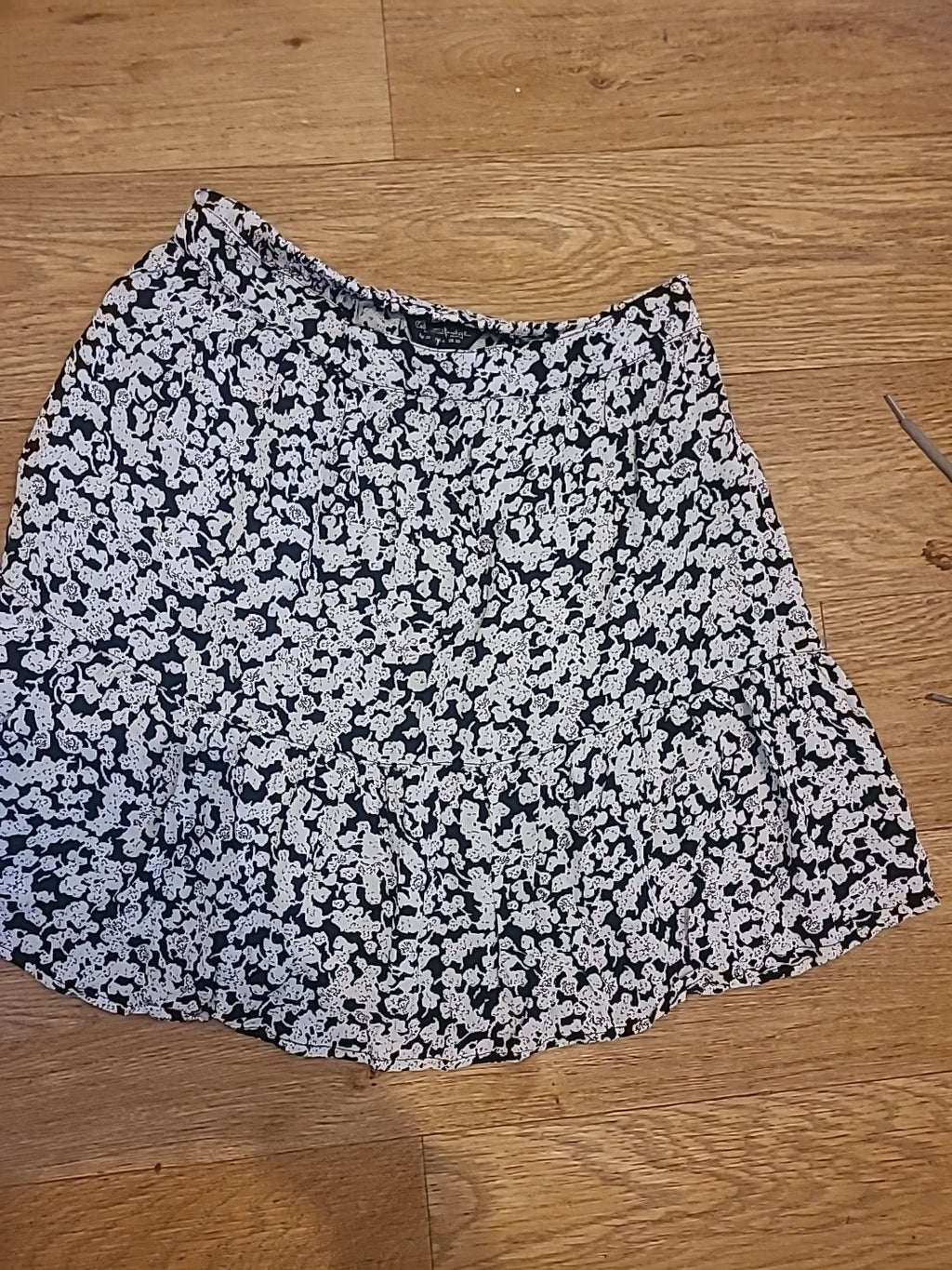 Ladies Miss Selfridge Size 10 Black White Short Pleated Skirt