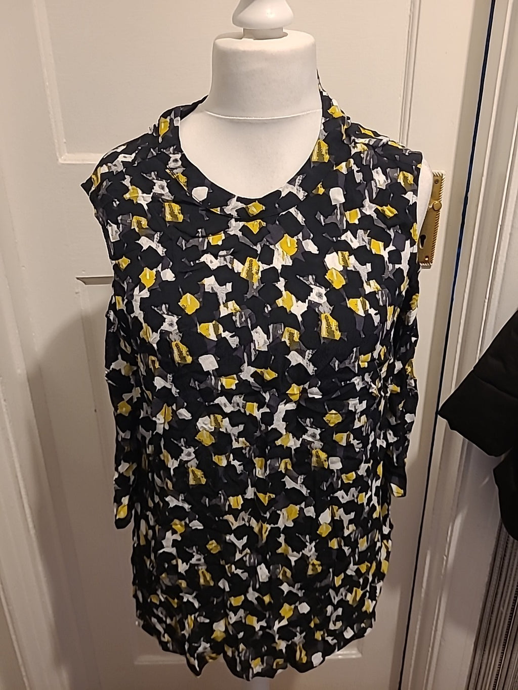 Ladies Tu Size 16 Black/White And Yellow Long Sleeved Blouse