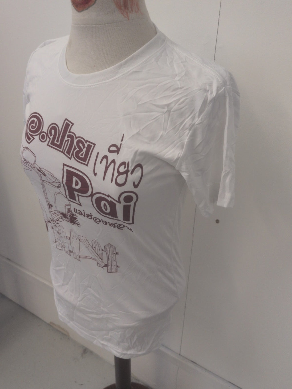 Ladies Size Medium White With Red Print Short Sleeve T-shirt