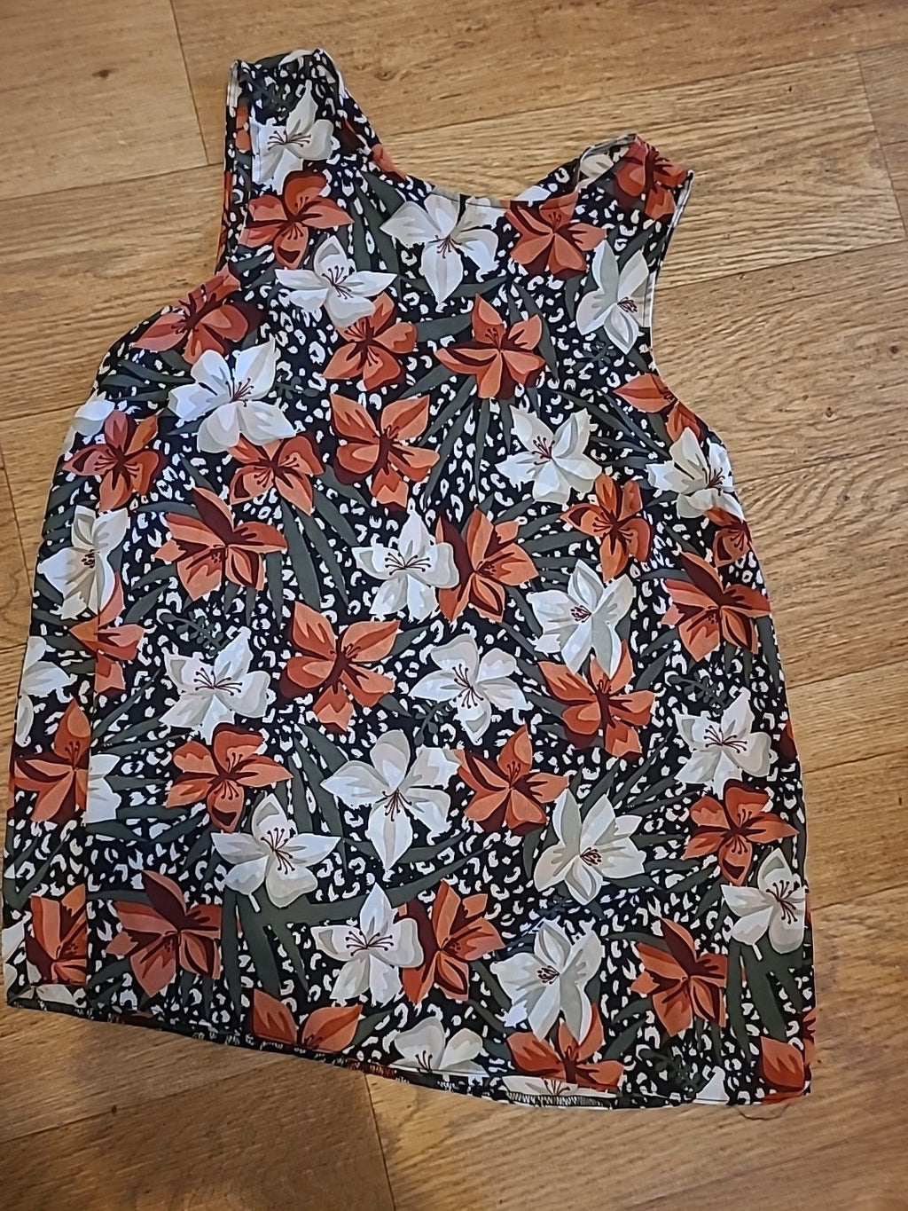 Ladies Size Medium Pink/Black And Cream Floral Sleeveless Blouse