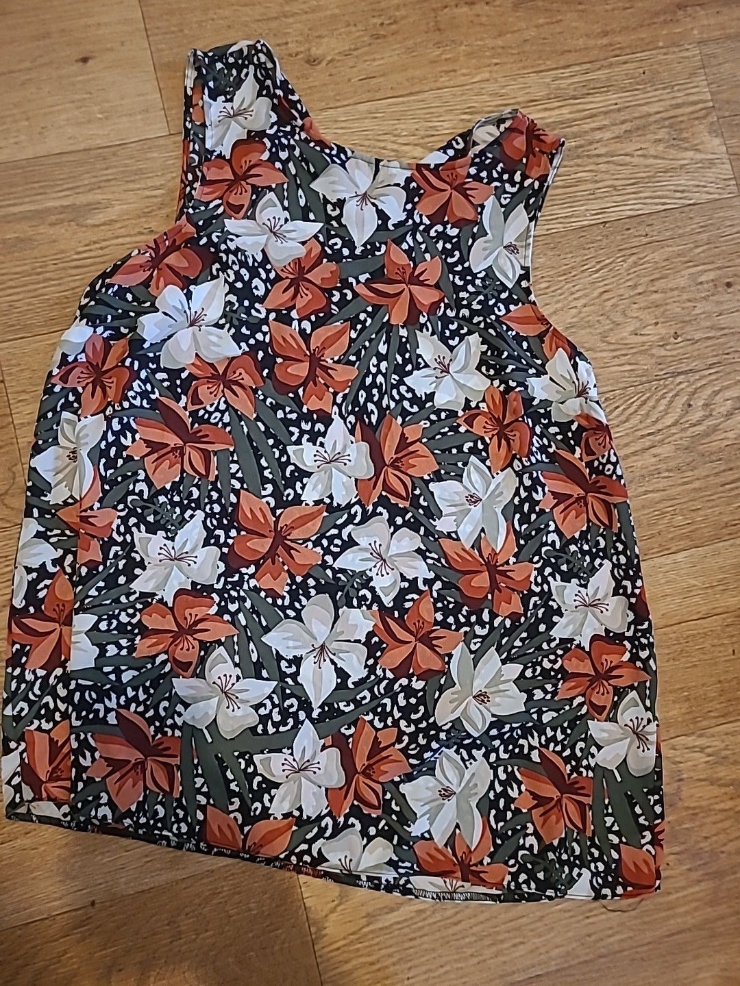 Ladies Size Medium Pink/Black And Cream Floral Sleeveless Blouse