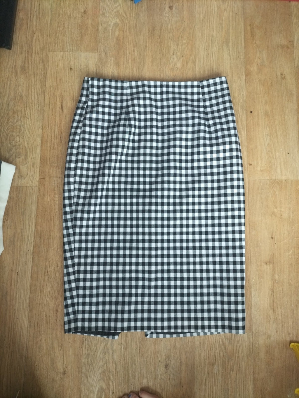Ladies F&F Size 14 Black And White Check Lined Skirt
