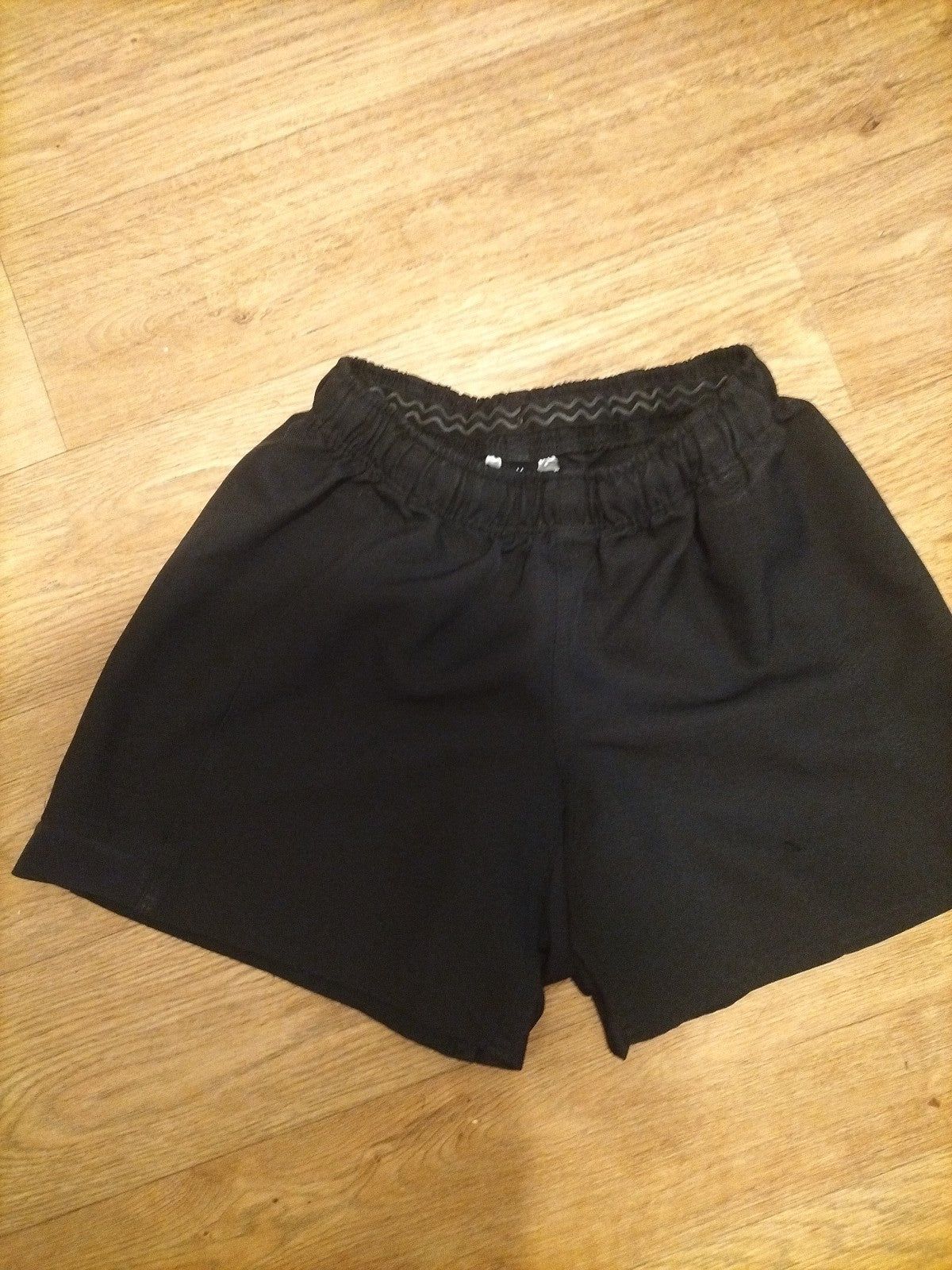 Boys Size Medium Black Elasticated Shorts