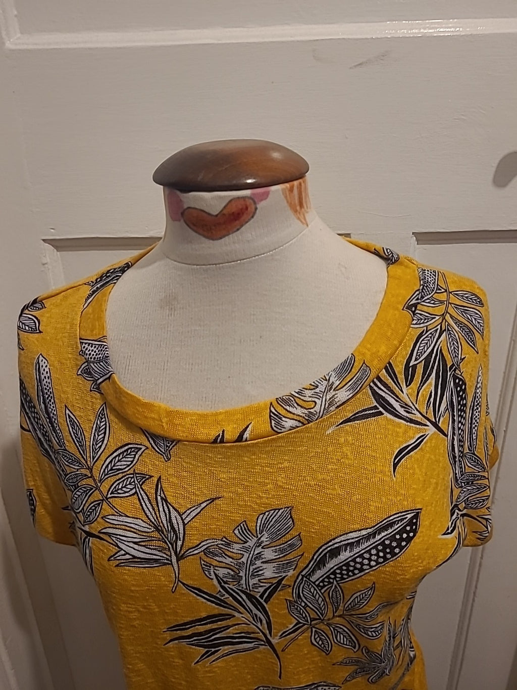 Ladies Peacocks Size 8 Yellow And White Leef Short Sleeve Top