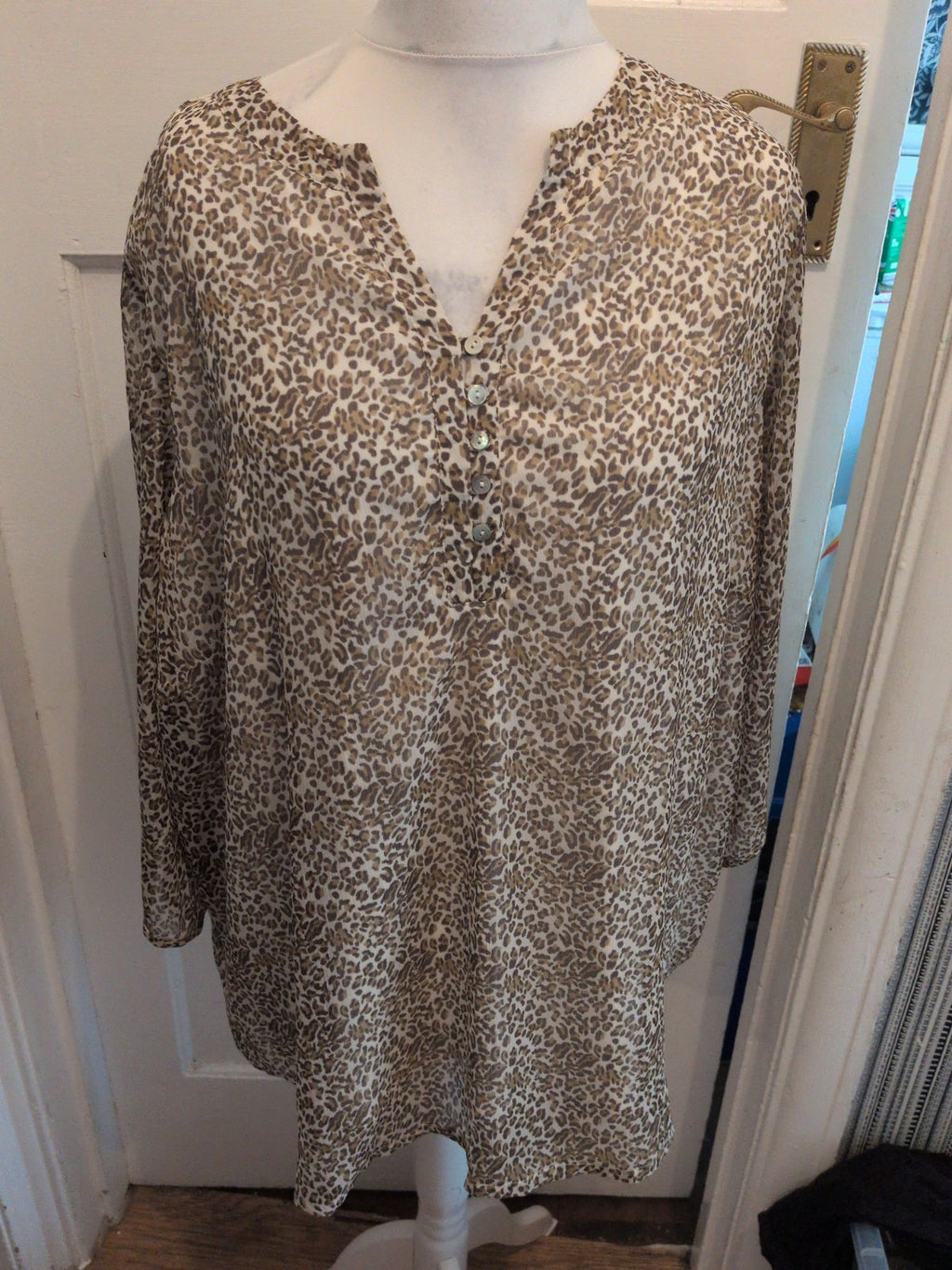 Ladies Julipa Size 30 Leopard Print Long Sleeve Blouse