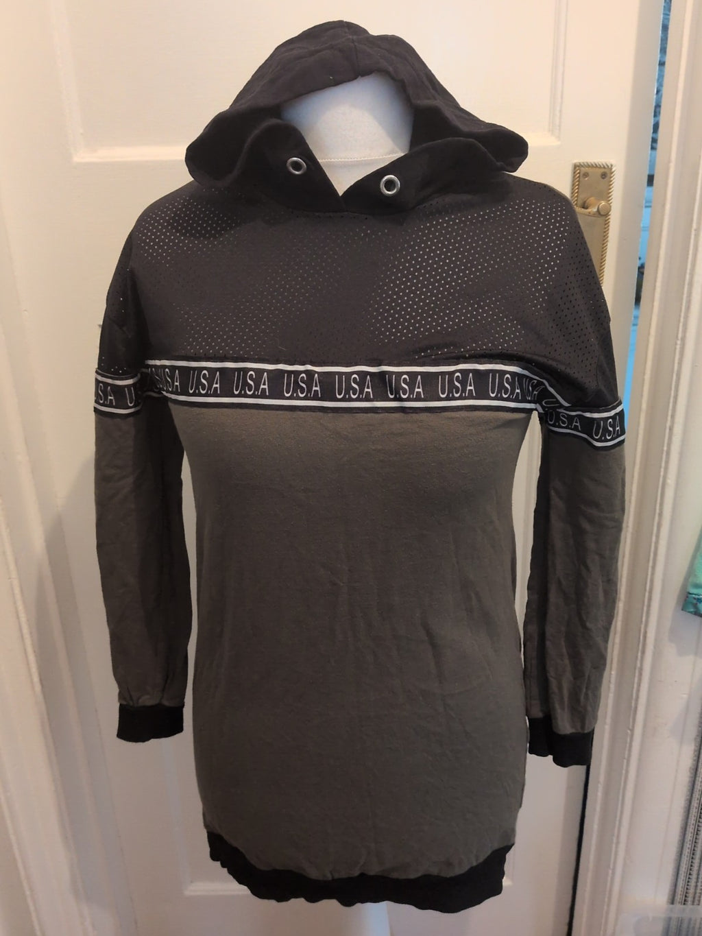Ladies Select Size 10 Green And Black 3/4 Sleeved Hoodie