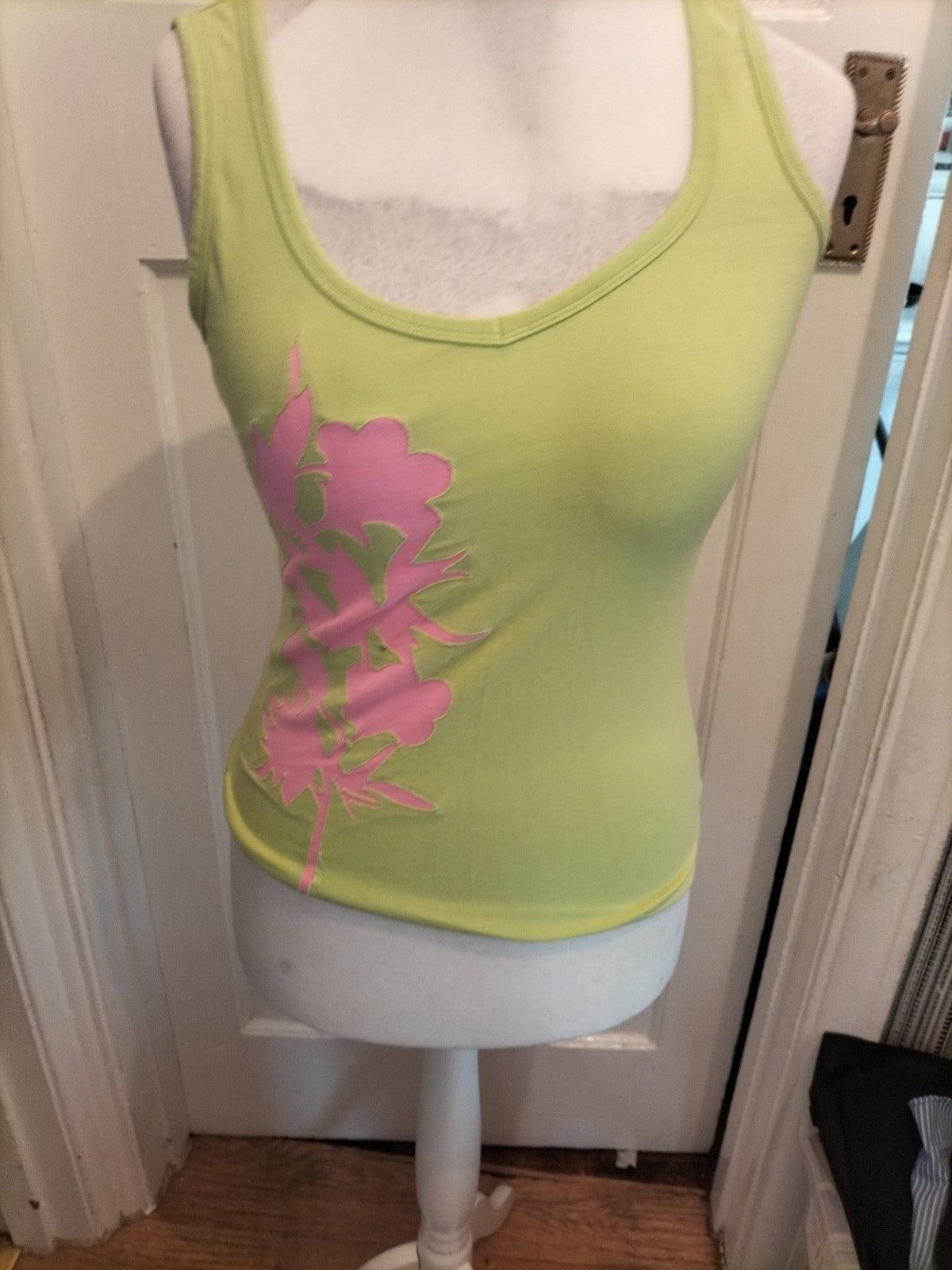 Ladies In Wear Size Large Pale Green And Pink Sleeveless T-shirt