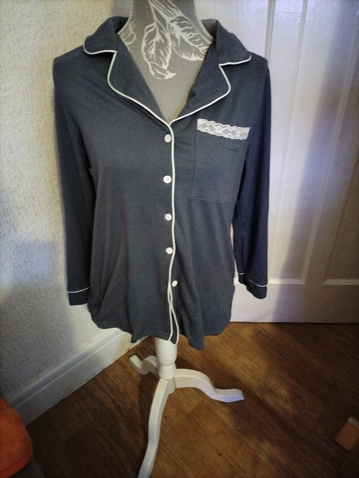 Brand New Ladies Vlazom Small Grey Long Sleeved Night Shirt
