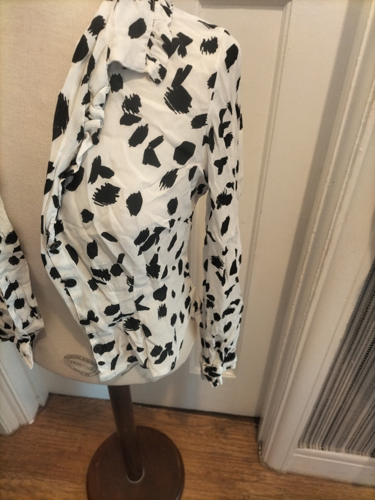 Ladies Asos Size 10 Black White Long Sleeved Buttoned Blouse