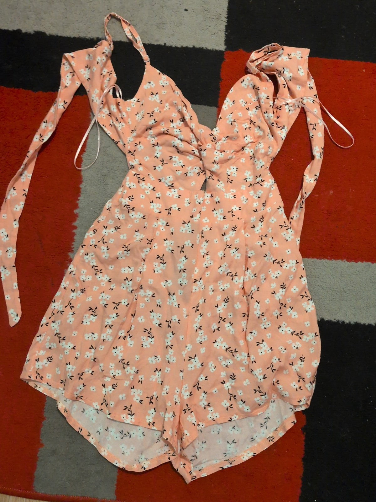 Brand New Ladies Select Size 6 Pink And White Floral Playsuit