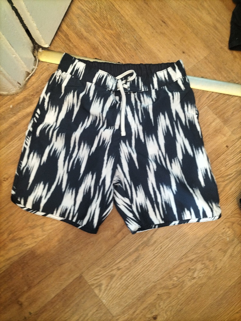 H&M Medium Navy And White Mesh Lined Elasticated Swim Shorts
