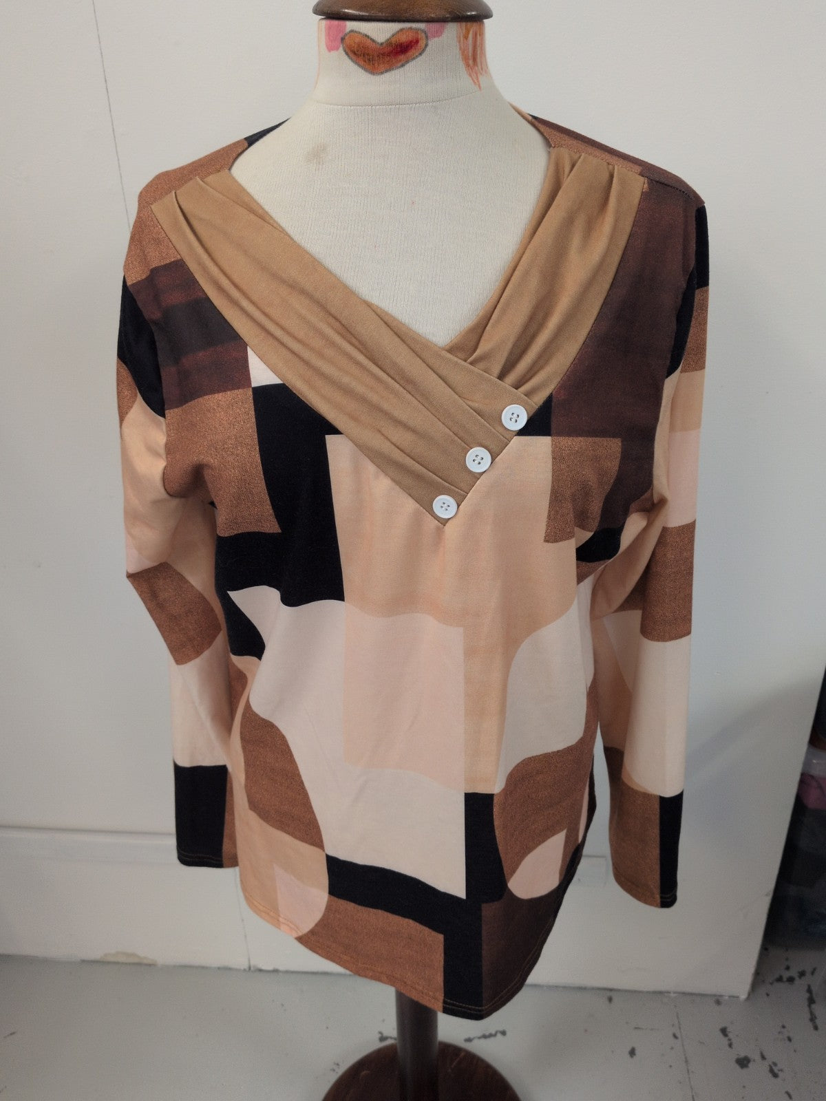 2XL Brown Tan White Beige Long Sleeve V Neck Blouse