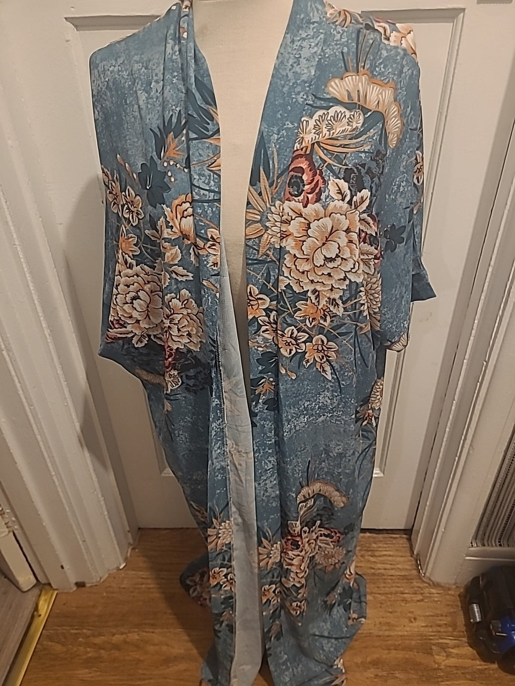 Boohoo Size 8-10 Blue Floral Very Long Cardigan
