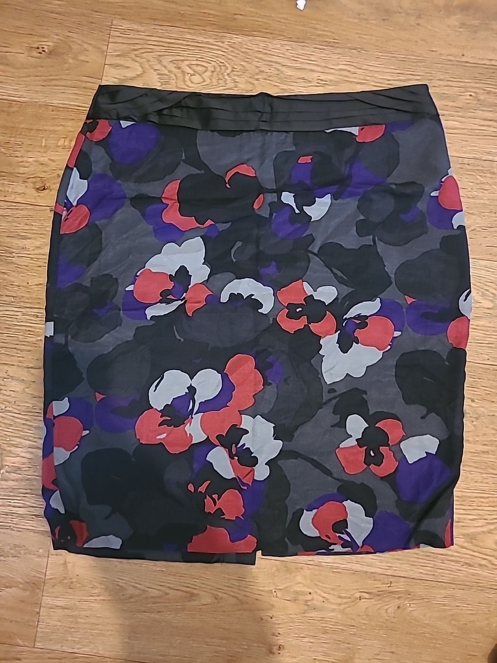Ladies Per Una Size 16 Black Purple And White Floral Skirt