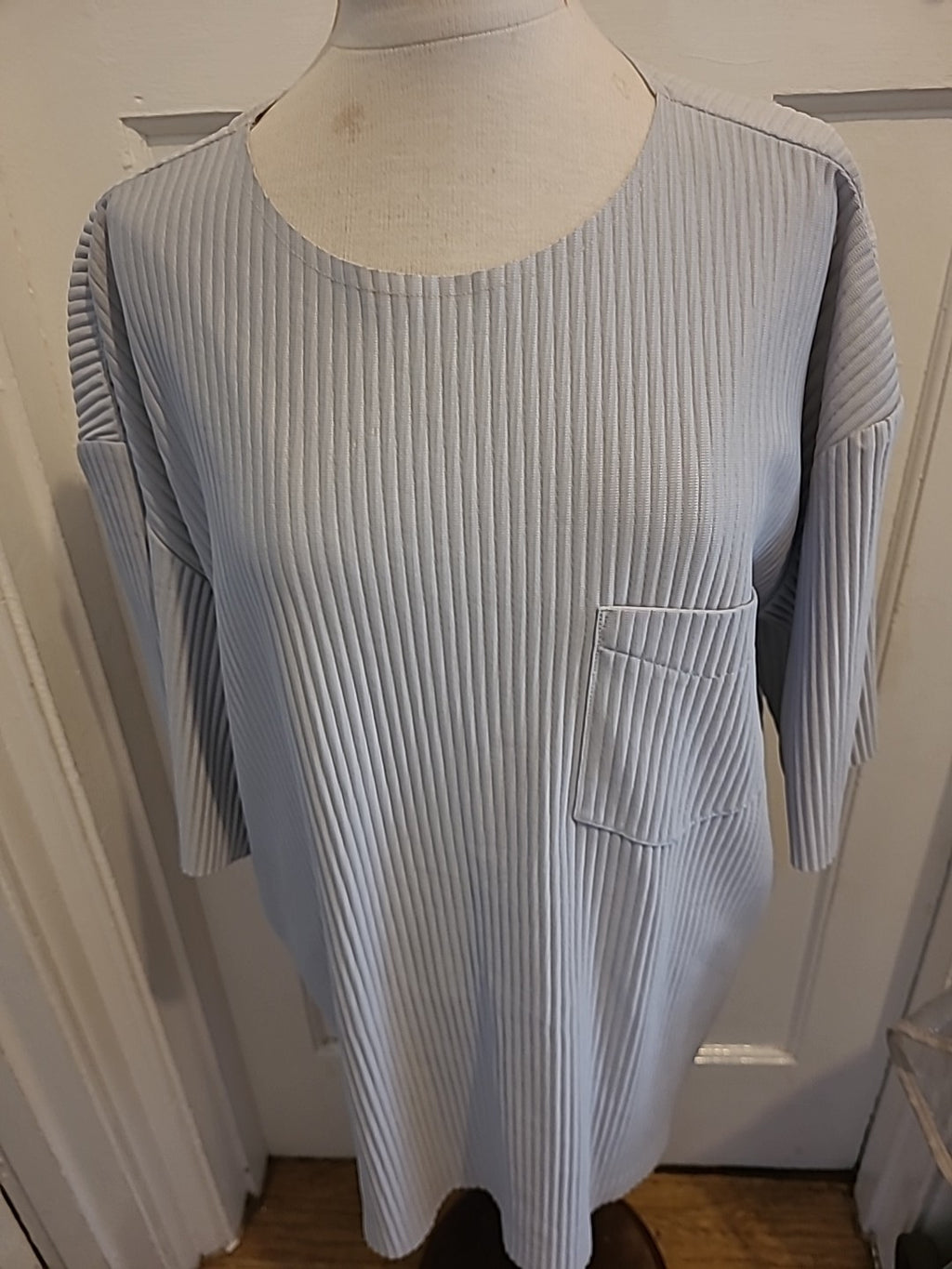Ladies Zara Size XL Pale Grey Short Sleeved Blouse