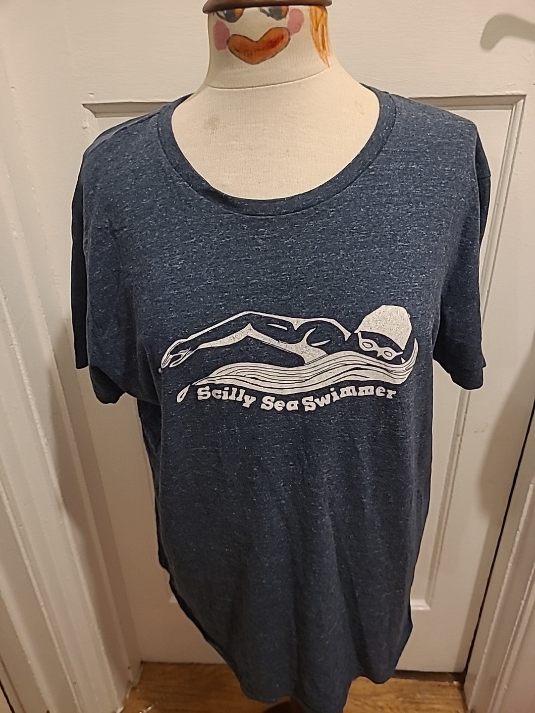 Mens Size Large Navy Fleck "Swimming" Short Sleeve Tshirt