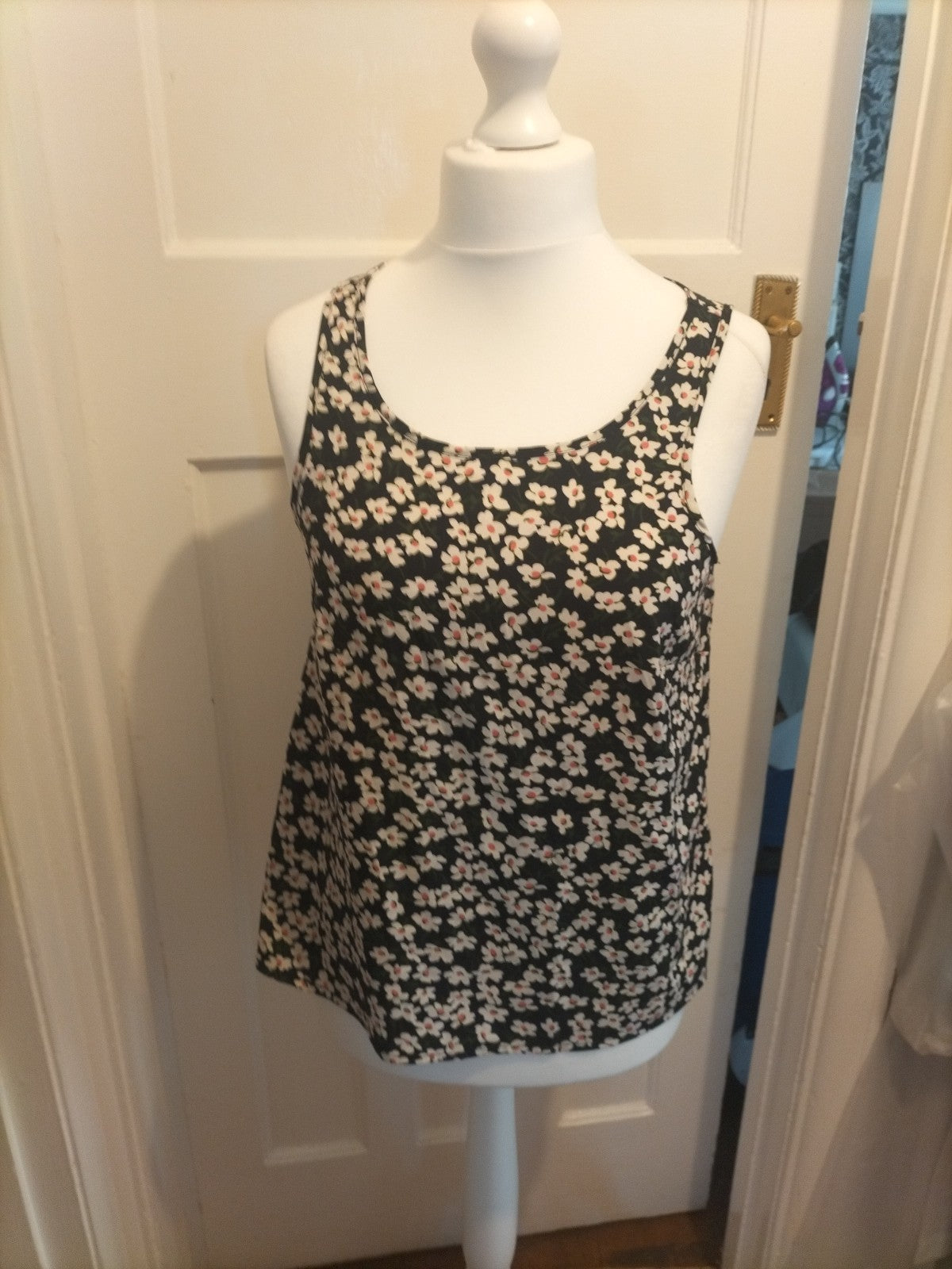 Ladies Primark Size 12 Green/Cream/Black Sleeveless Tshirt Floral