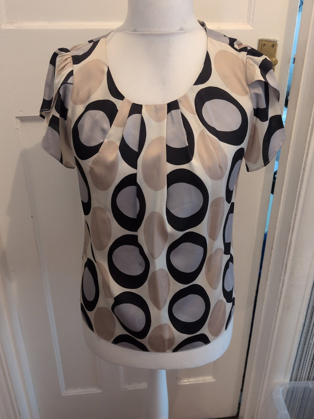 CC 10 Beige Black And Grey Circle Pattern Short Sleeve Blouse