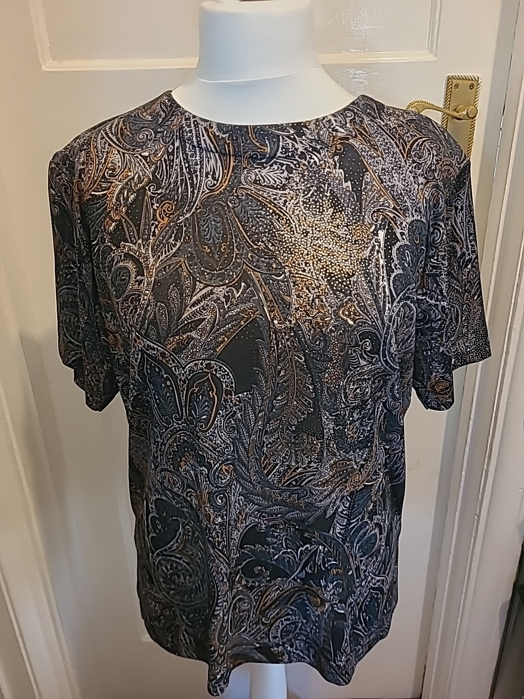 Ladies Victoria House Size Medium Multicoloured Padded Short Sleeved Tshirt