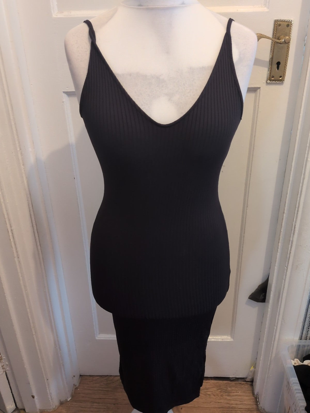 Ladies Size Small Black Ribbed V Neck Sleeveless Pencil Dress