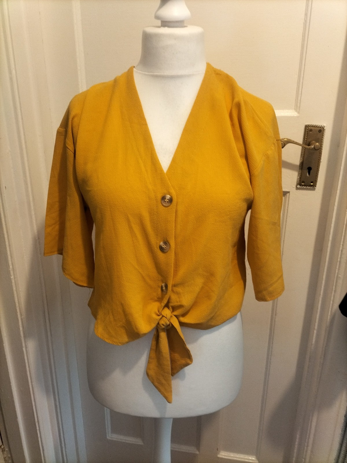 Ladies Cameo Rose Top Size 8 Yellow/ Mustard Short Sleeved