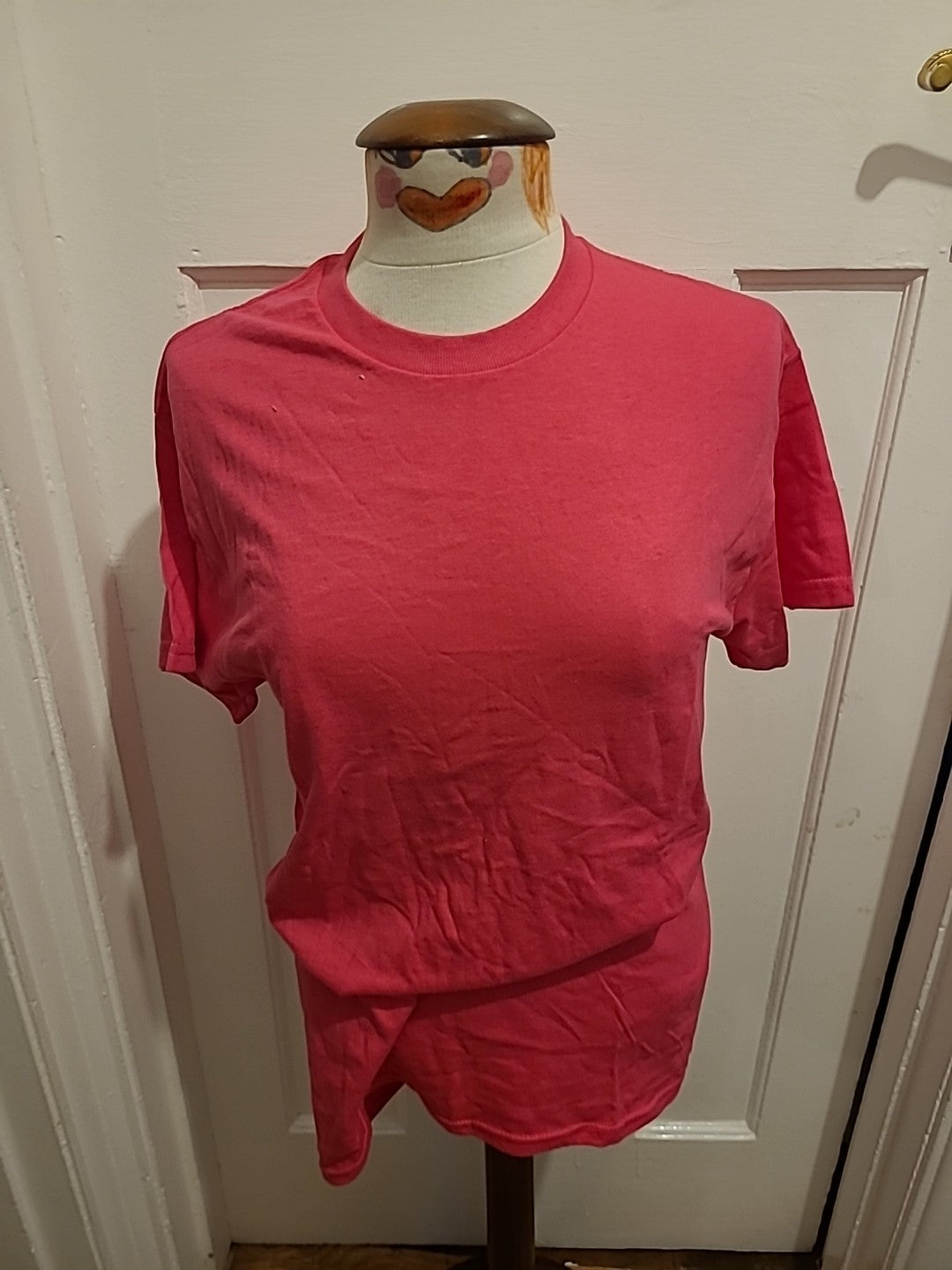 Mens Gildan Size Medium Hot Pink Short Sleeved Tshirt