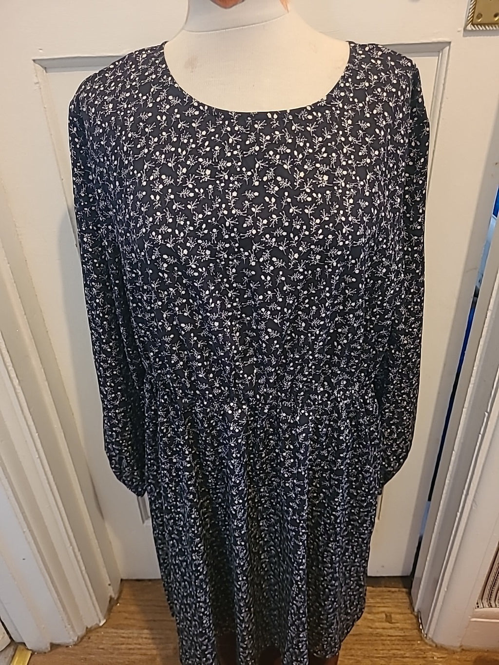 Ladies Shein Size 2XL Black/Cream Floral Elasticated Hem Long Sleeved Dress