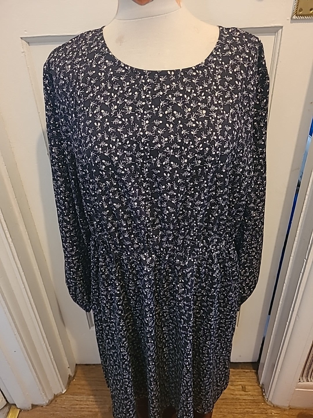 Ladies Shein Size 2XL Black/Cream Floral Elasticated Hem Long Sleeved Dress