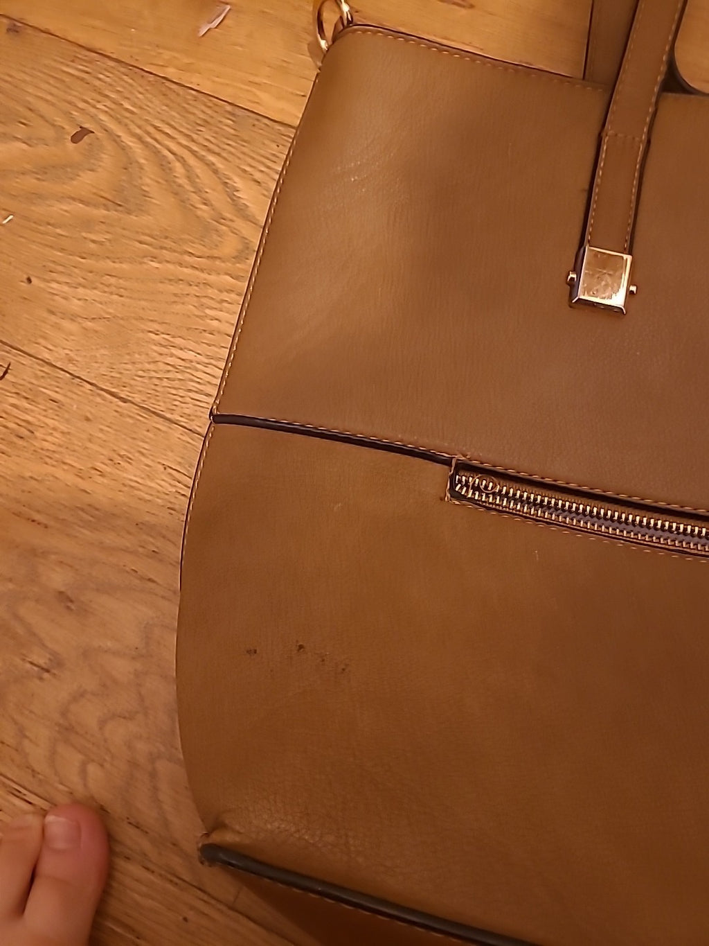 Ladies Michael Kors Brown Leather Handbag(small Marks On Side)
