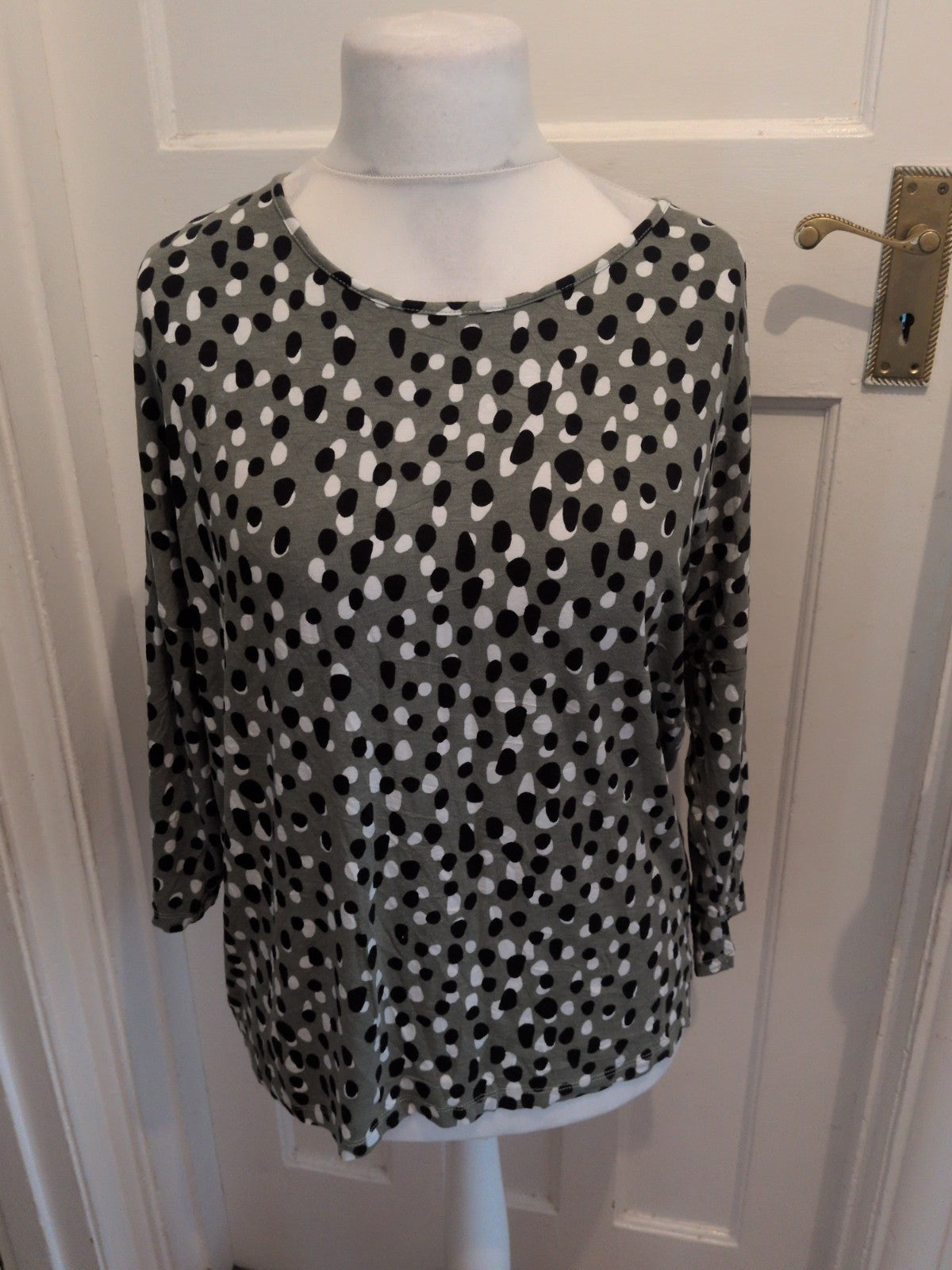 Peacocks 16 Green With Black And White Long Sleeve Blouse