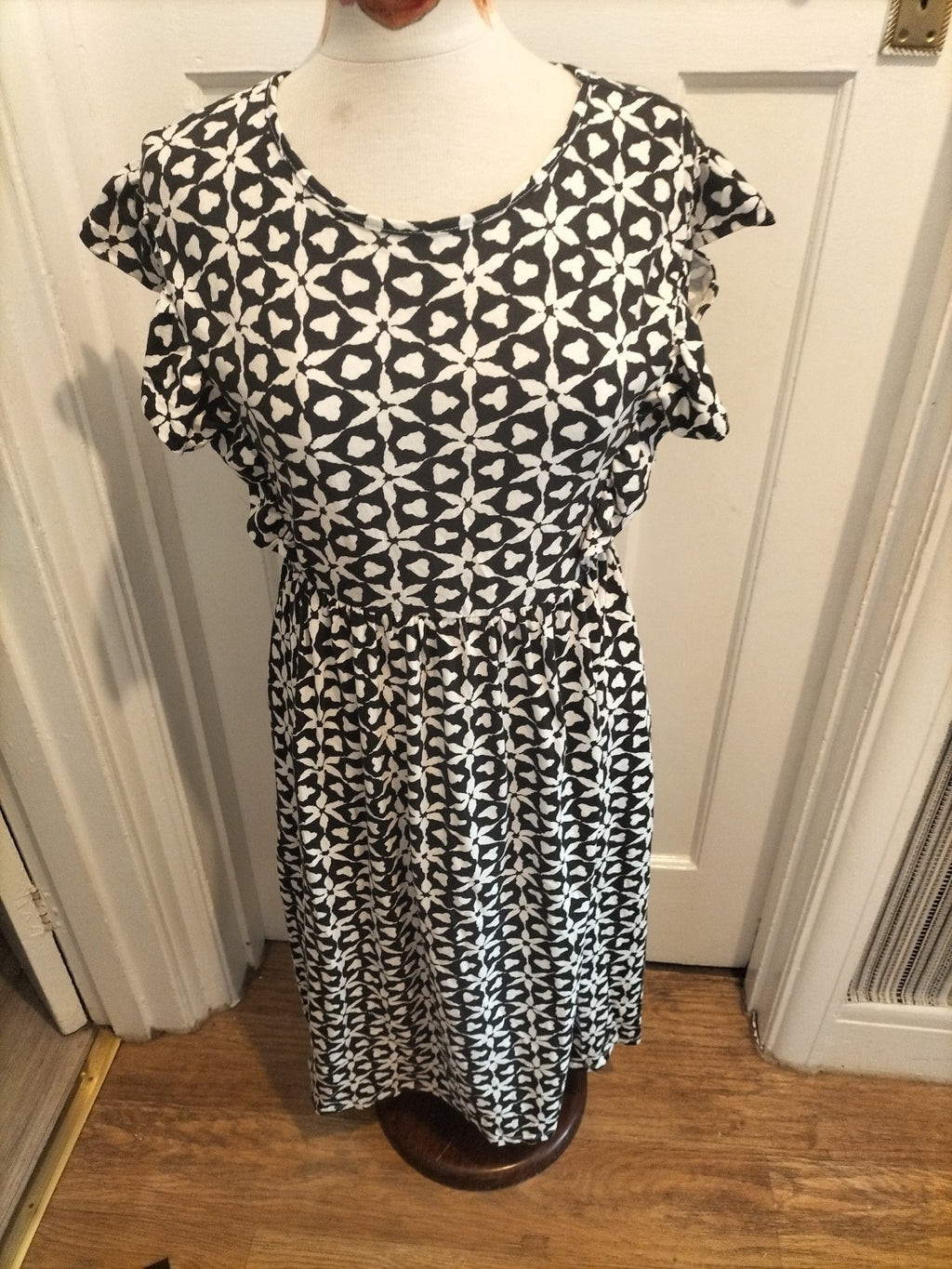 Ladies Next Size 10 Black White Cap Sleeved Dress