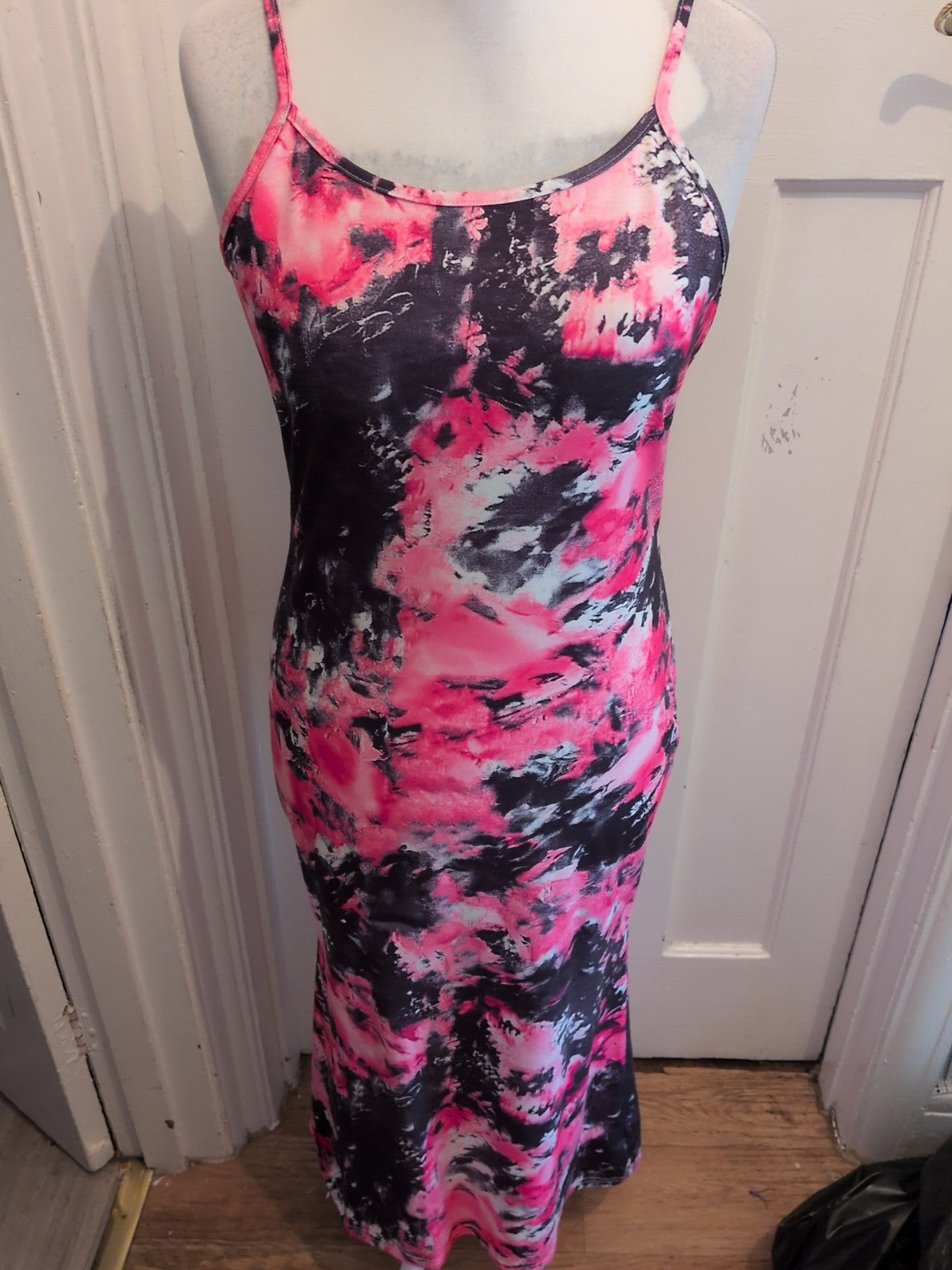 Ladies Long Sprappy Dress Pink, Black, White Size Xl[16] Free Delivery