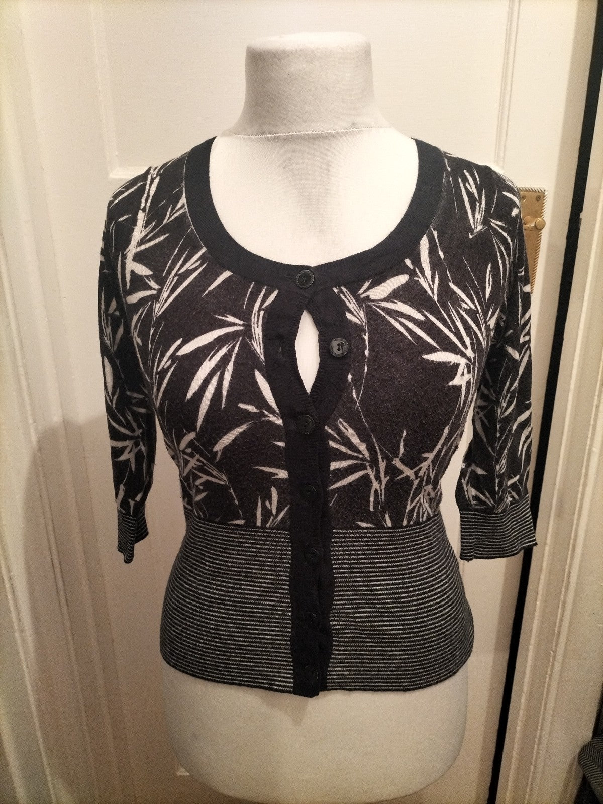 Ladies Coast Size 10 Black And White Floral Cardigan