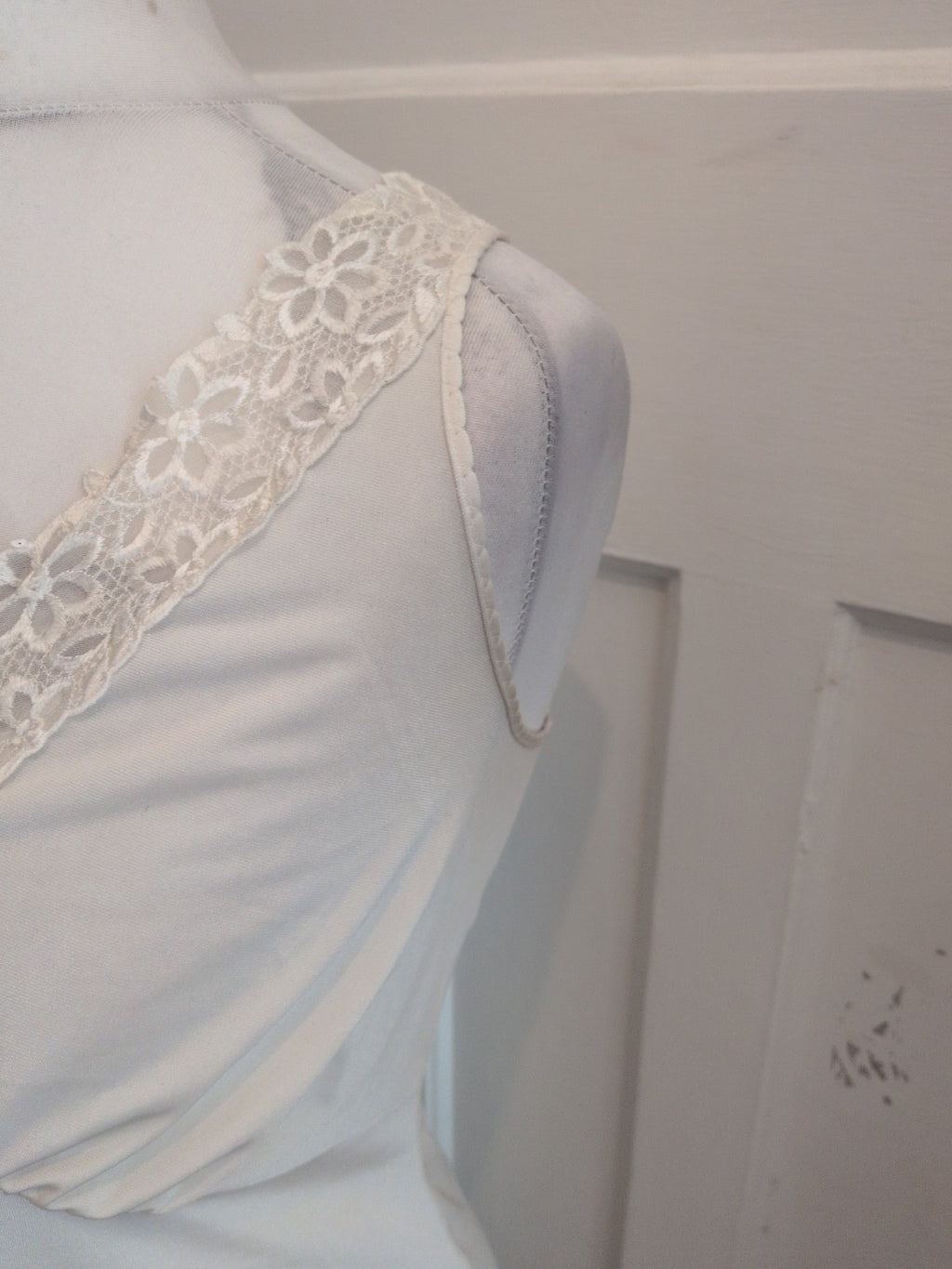 S/M White Lace Frill Neck Night Dress Sleeveless
