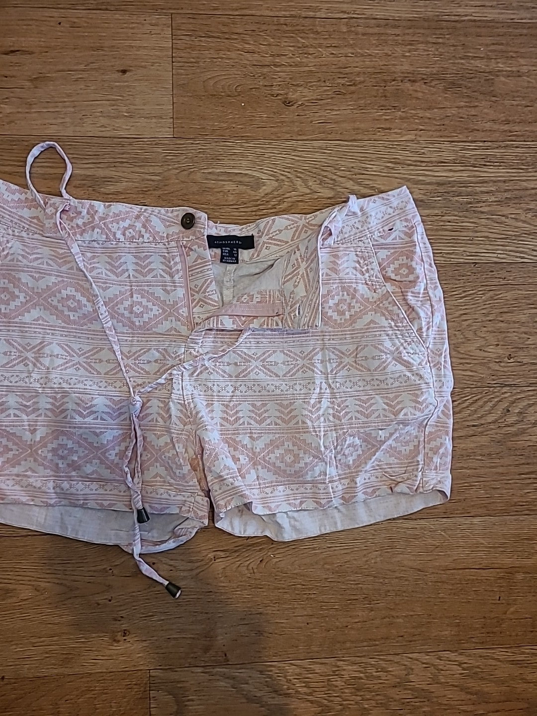 Ladies Primark Size 16 Pink And White Shorts