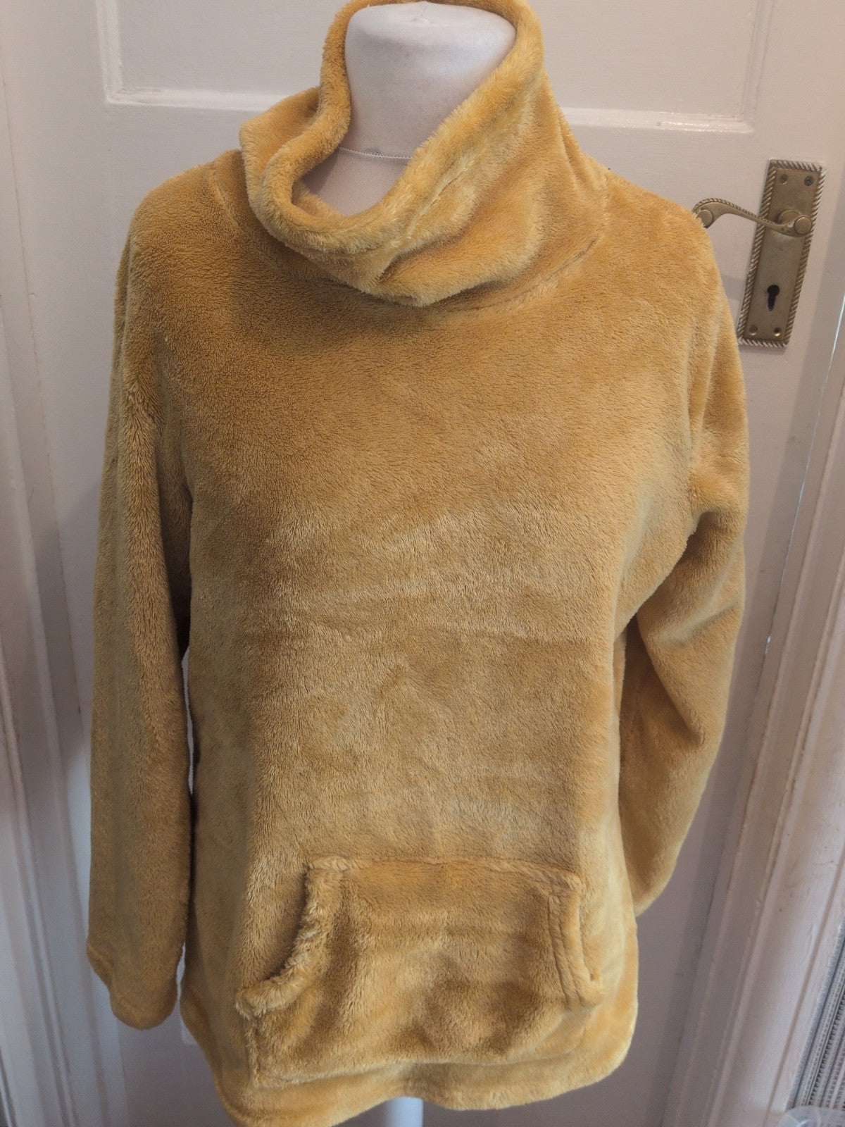 Futon Company L/XL Yellow Gold Jumper