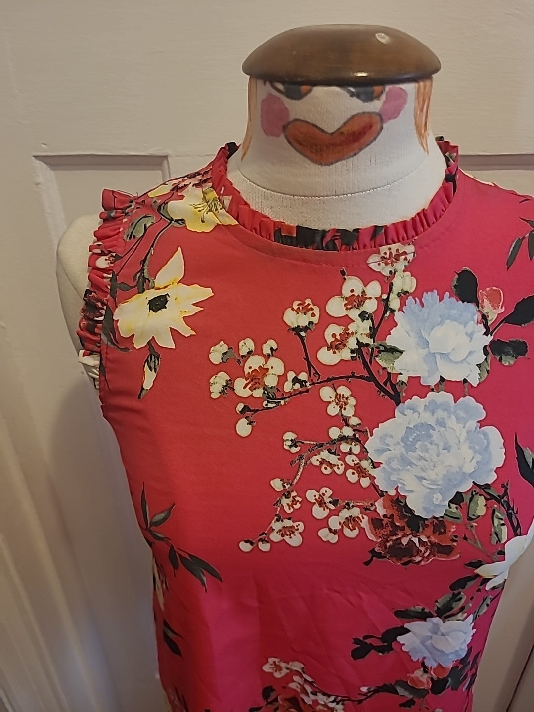 Ladies Dorothy Perkins Size 8 Bright Pink Floral Sleeveless Tshirt