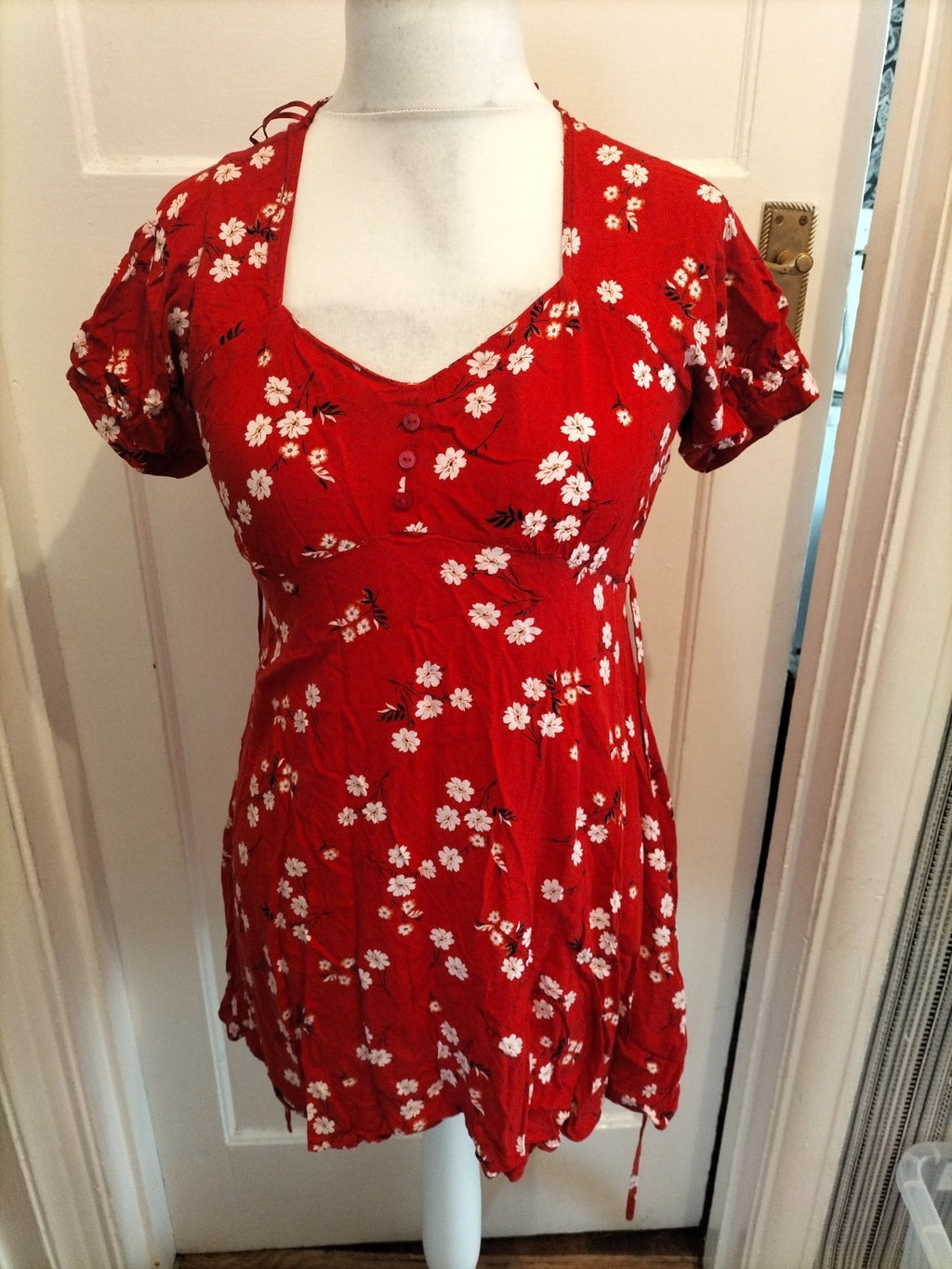 Ladies Peacocks Size 10 Red Floral Short Sleeve Blouse