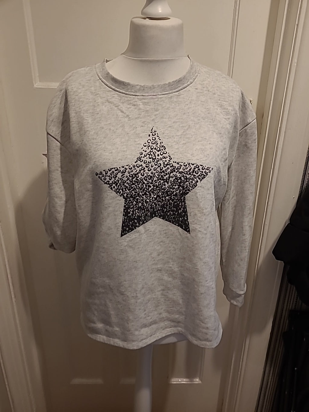 Ladies Bonmarche Size 16 White Fleck Star Long Sleeve Jumper