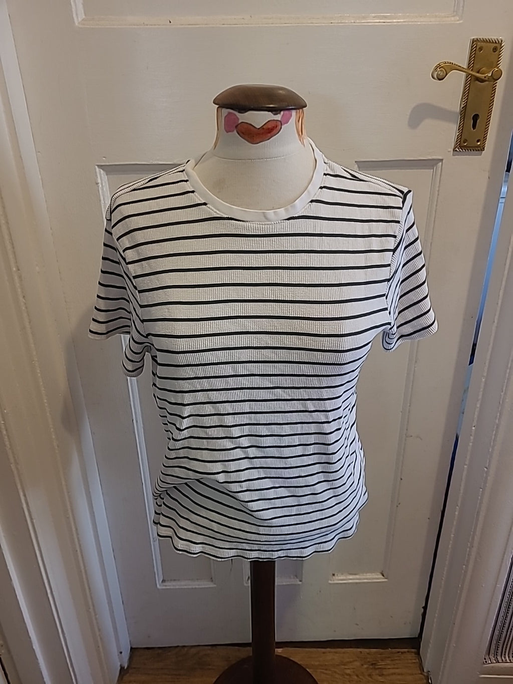 Ladies Tu Size Medium Black White Short Sleeved Sleepwear Tshirt