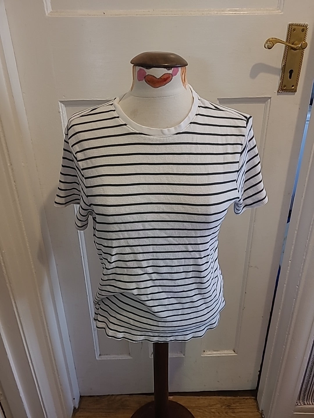 Ladies Tu Size Medium Black White Short Sleeved Sleepwear Tshirt