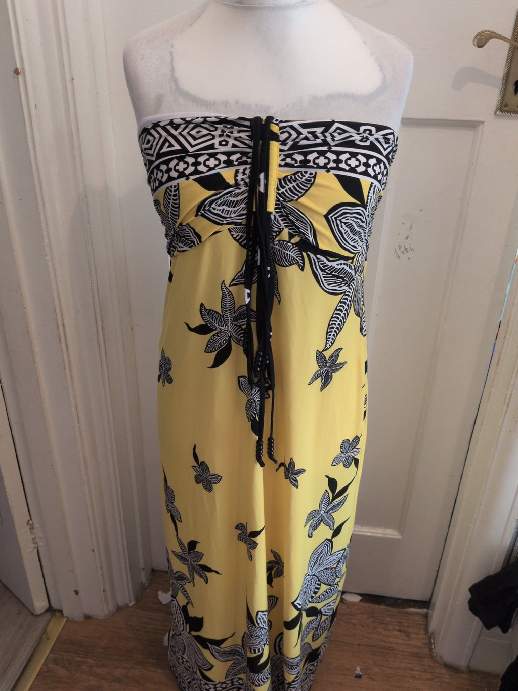 Ladies 16 Yellow And Black Floral Halterneck Sleeveless Strapless Long Length...