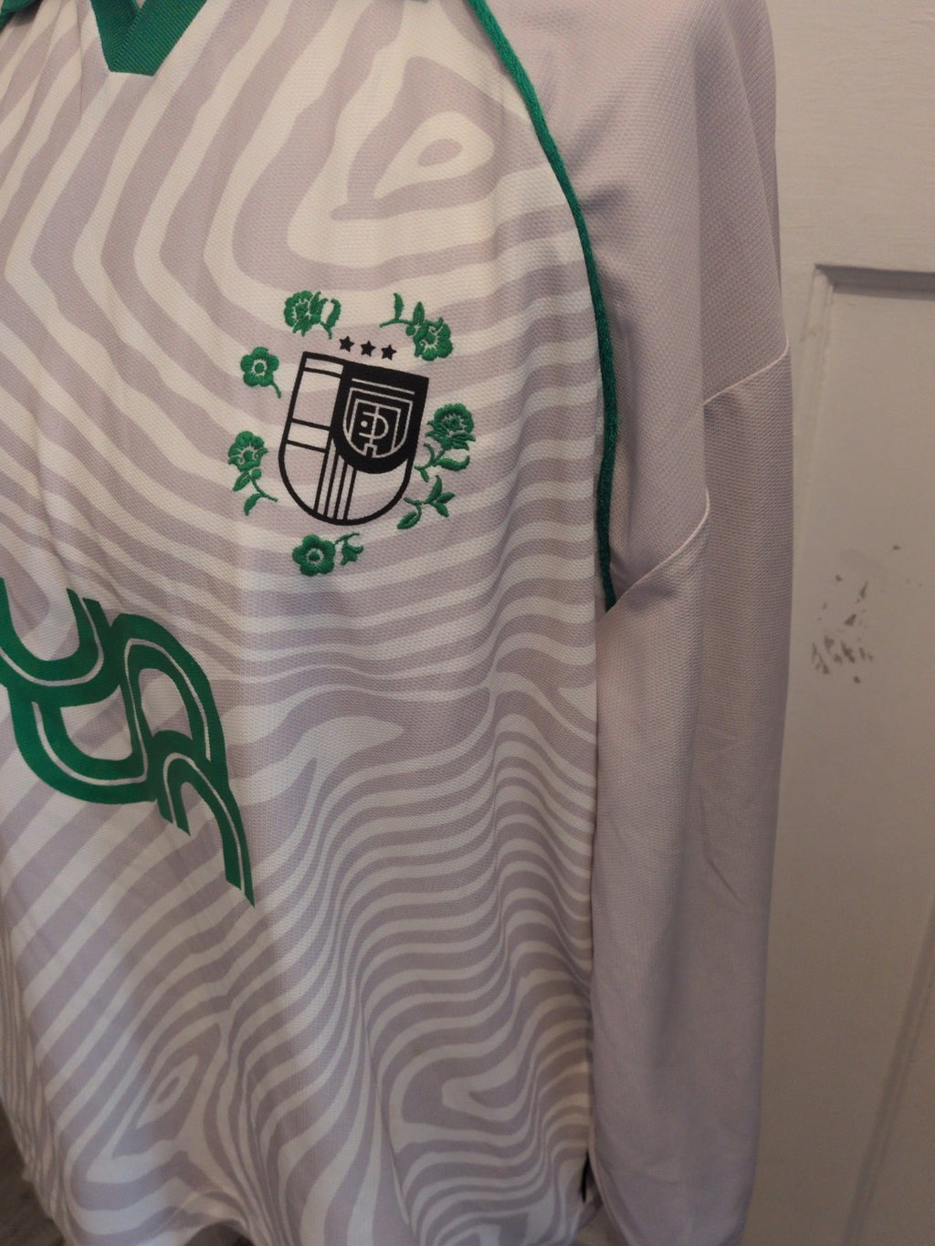Zara Medium Grey White And Green Gaelic Shirt Long Sleeve